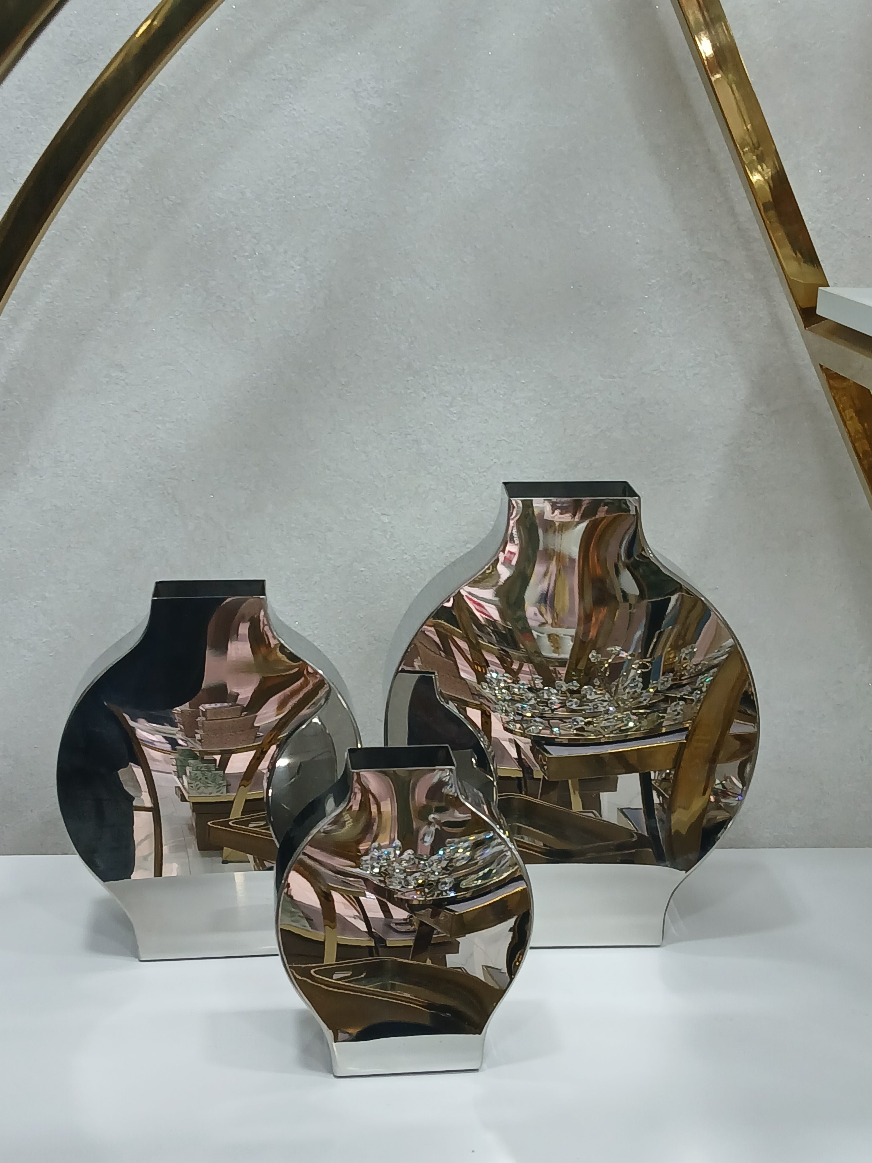 Artistic Mirror Finish Decorative Vase Set